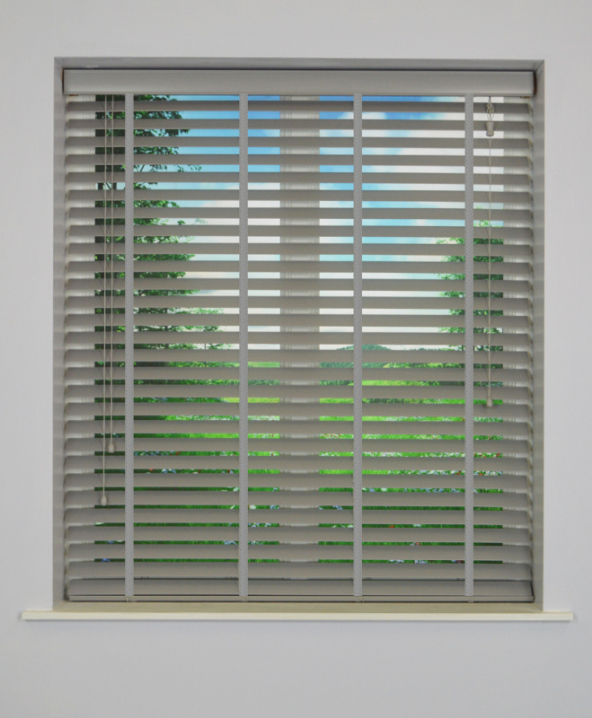Fossil Inspirewood Venetian Blind with Dark Grey Tape