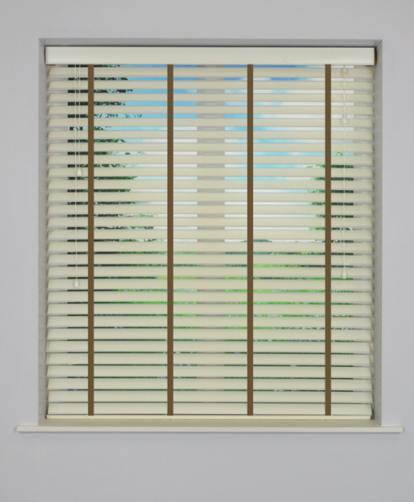 Chalk Inspirewood Venetian Blind with Walnut Tape