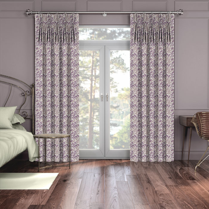 Curtains in Leaf Vine Rouge