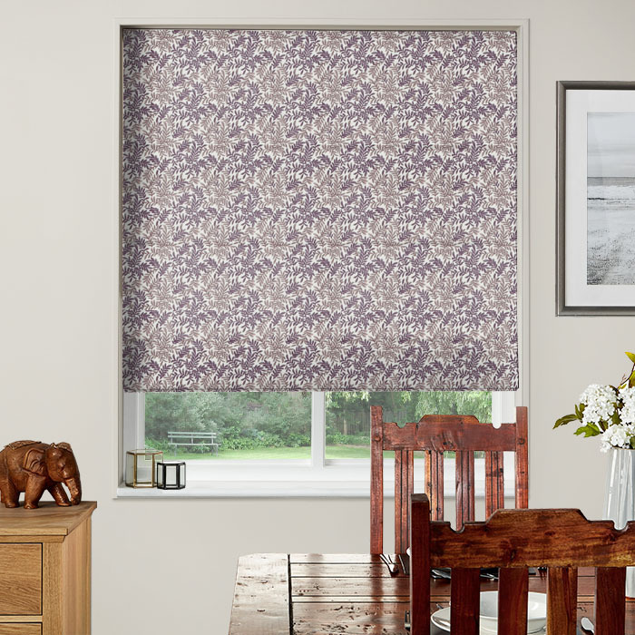 Roman Blind in Leaf Vine Rouge