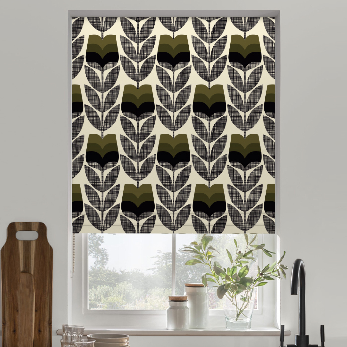 Roman Blind in Rosebud Moss